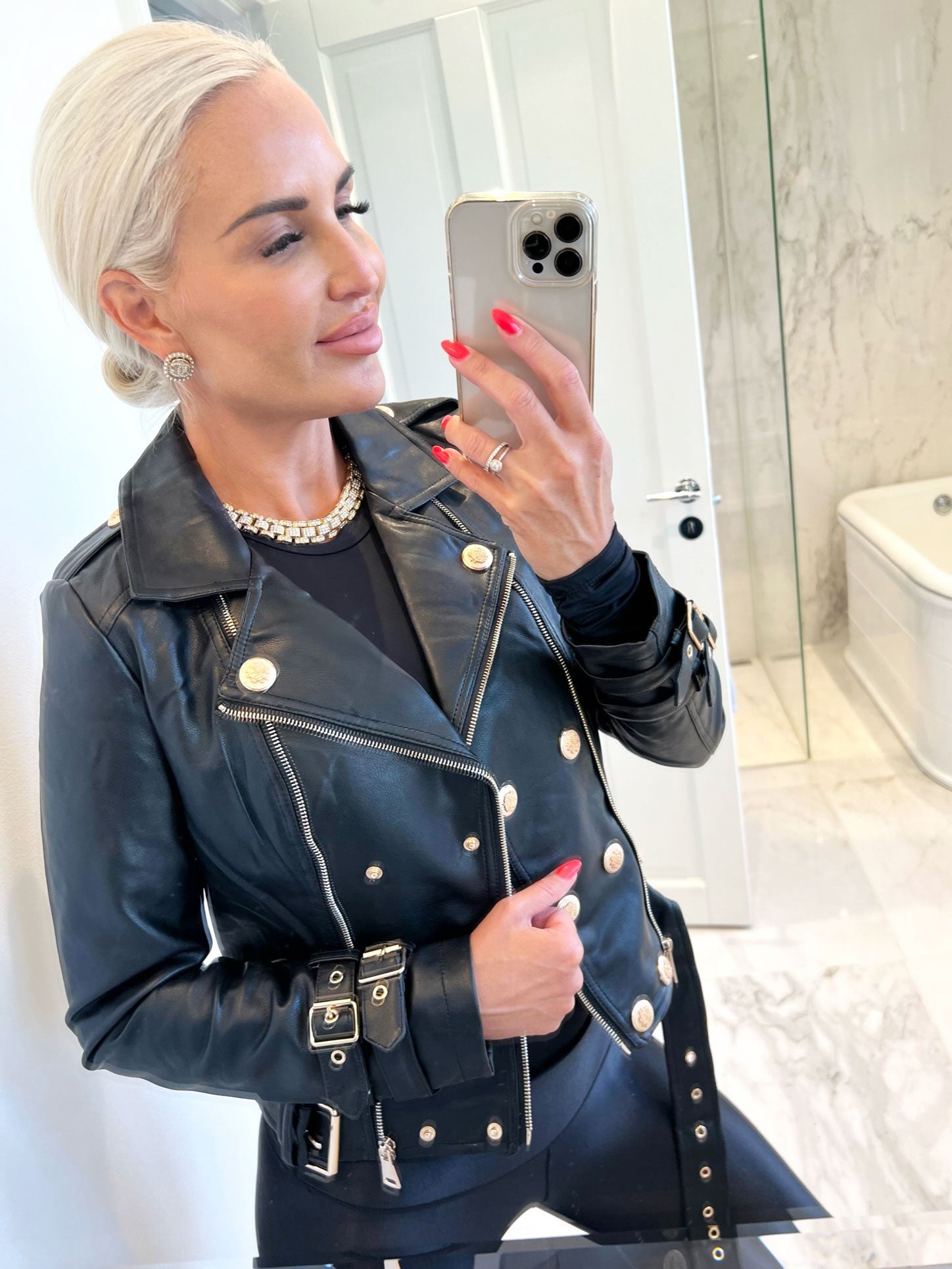 Mirel - Djärv jacka i läderlook med knappar och dragkedja - Black